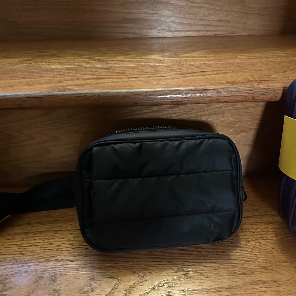 Lole black Fanny pack with fuzzy hand rest